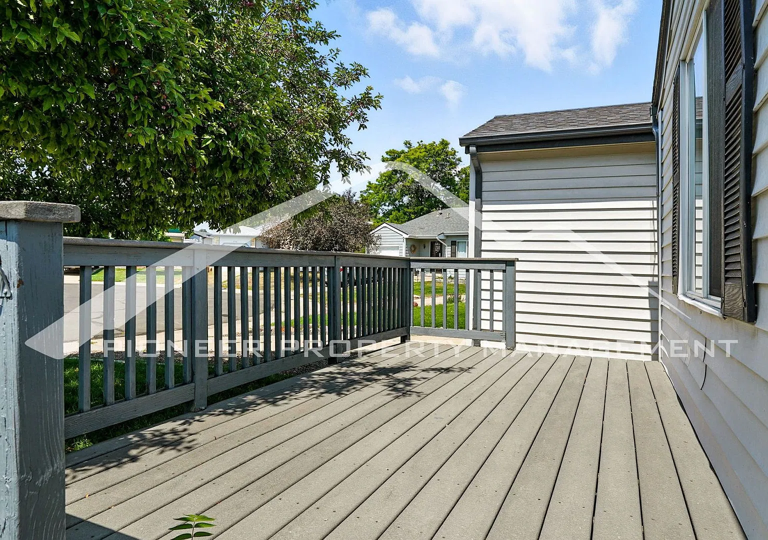 Spacious Home with Washer/Dryer and Storage Shed — Photo 3