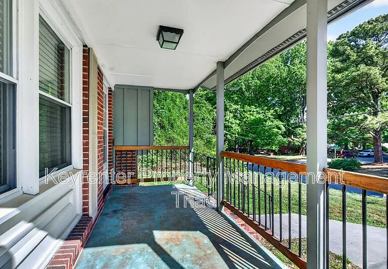 1821 W Meadowview Rd — Photo 8