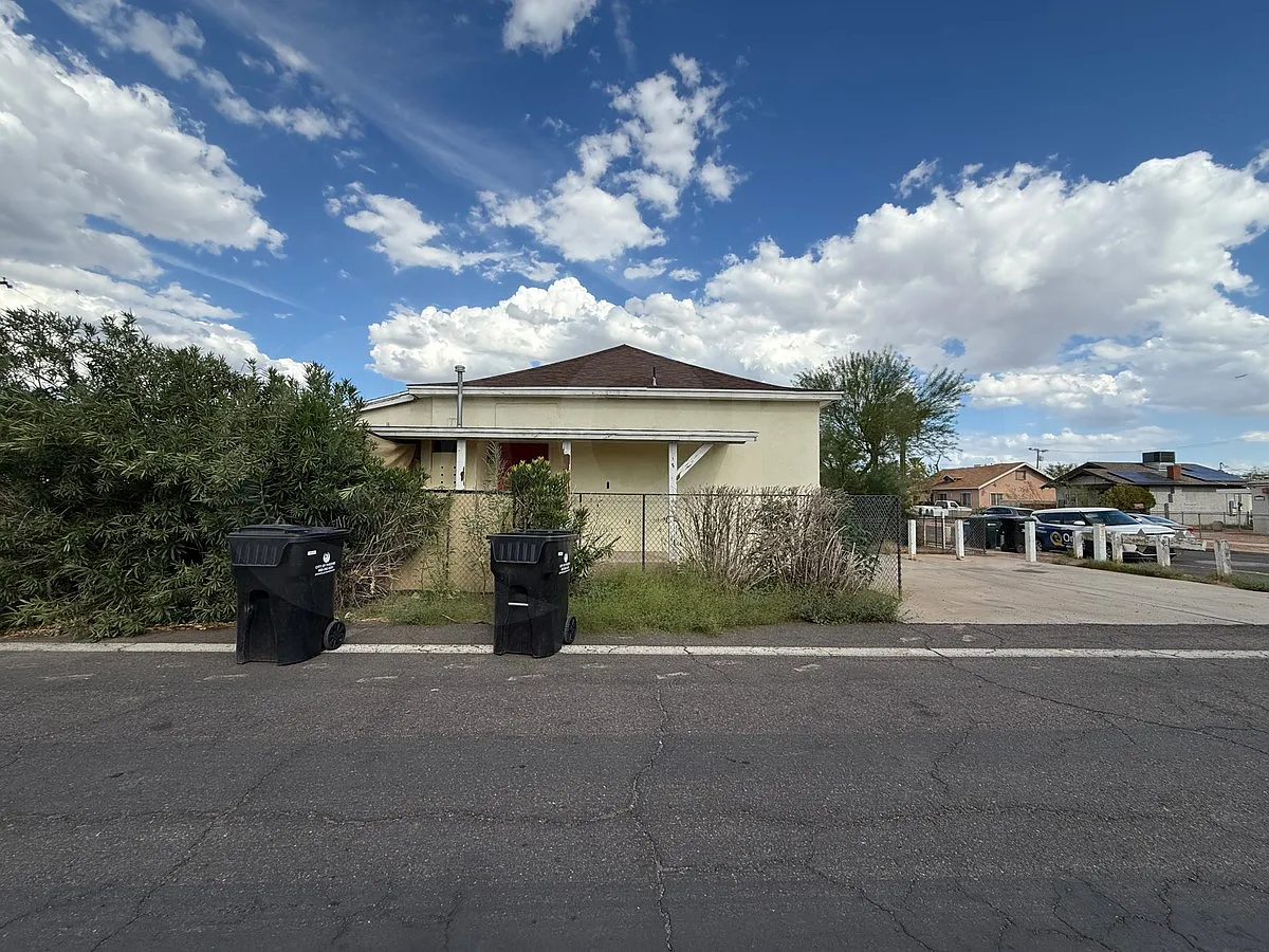 Studio, 1.0 bath, 380 sqft, $800 — Photo 2