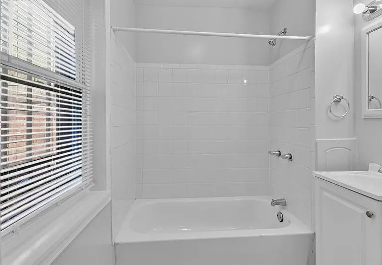 226 W Monument St #1R — Photo 10