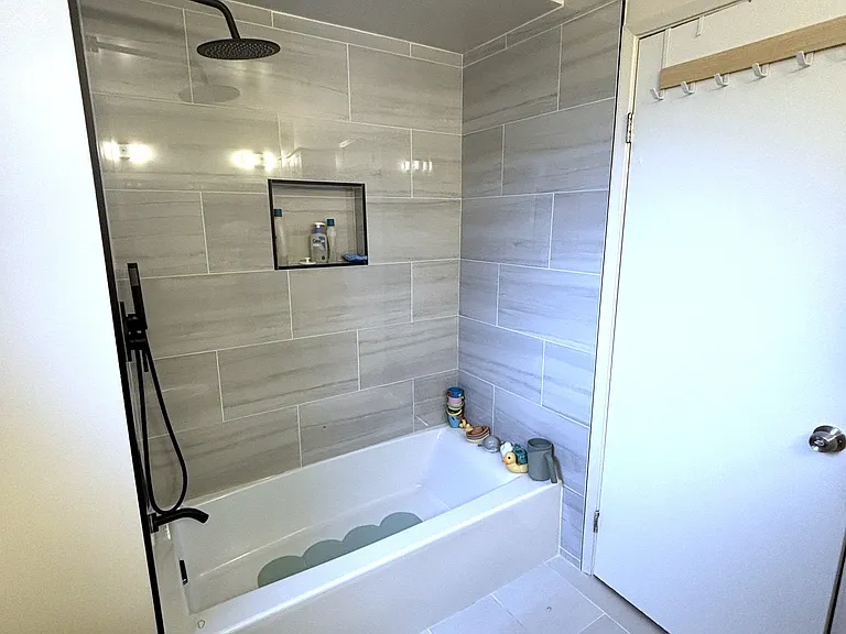 429 E Bellevue Ave — Photo 22