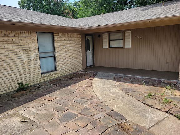 Front patio and entry