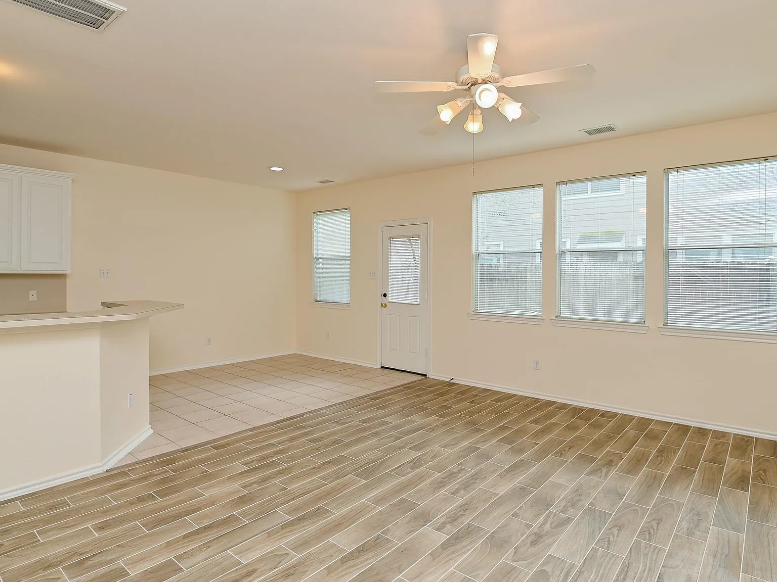 3 bed, 2.5 bath, 1645 sqft, $1,800 — Photo 4