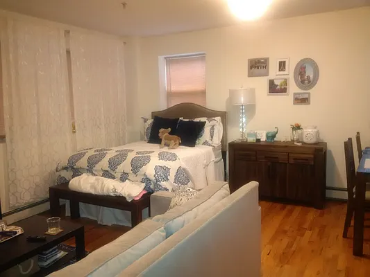 Rented by Halvatzis Realty | media 4