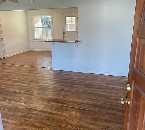 2nd image of 929 W Saginaw Way