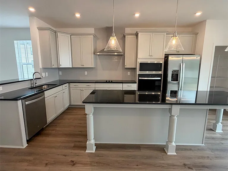 15351 Ballancroft Pkwy — Photo 5