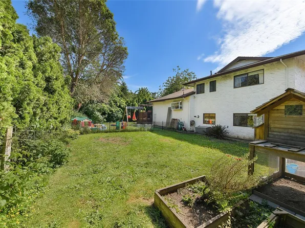 6773 Wendonna Pl, Central Saanich, BC V8M 1A5