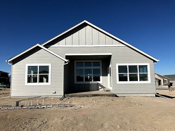 Covered exterior rear patio, perfect for every day use