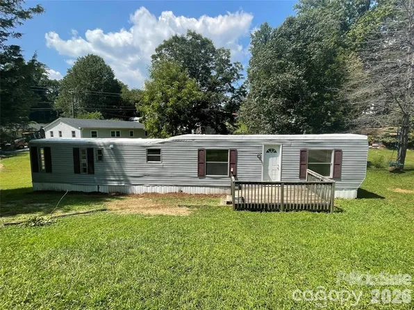 21 E Zeb Vance St, Marion, NC 28752