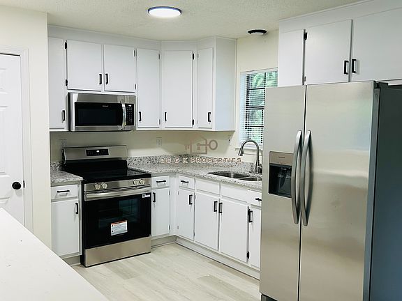 4th image of 8461 Lake Tahoe Dr