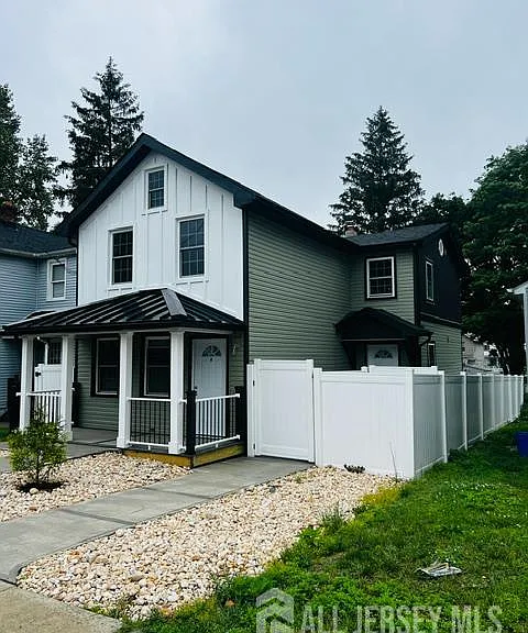 18 Lincoln Ave — Photo 1