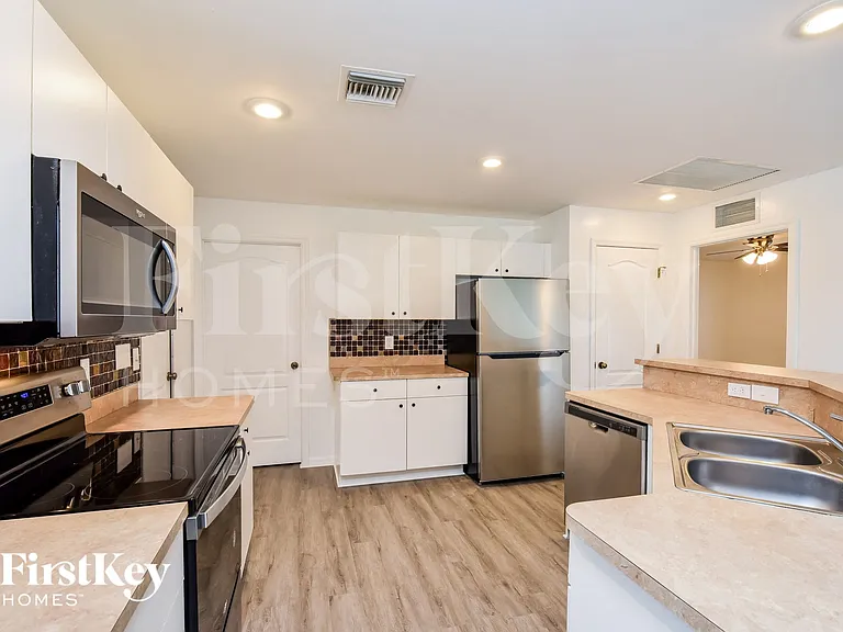 1418 NW 19th St — Photo 6