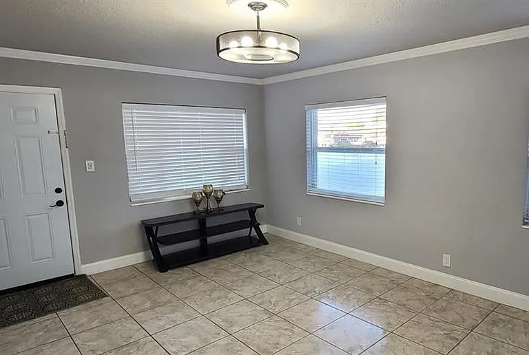 2306 W Saint Joseph St — Photo 10