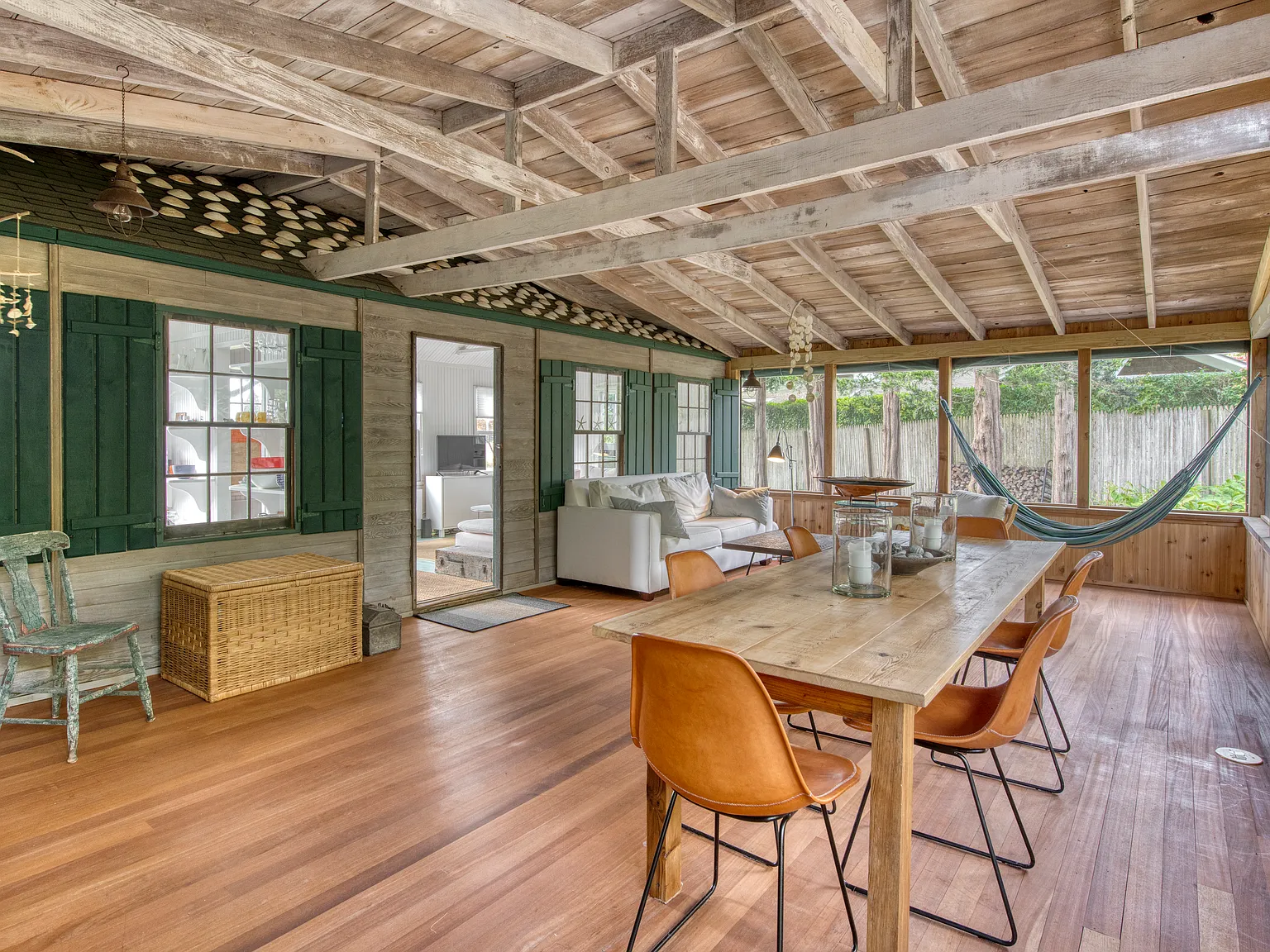 Magical Beach Cottage With Farmviews — Photo 2