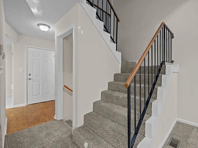 9024 Saint Thomas Ln — Photo 11