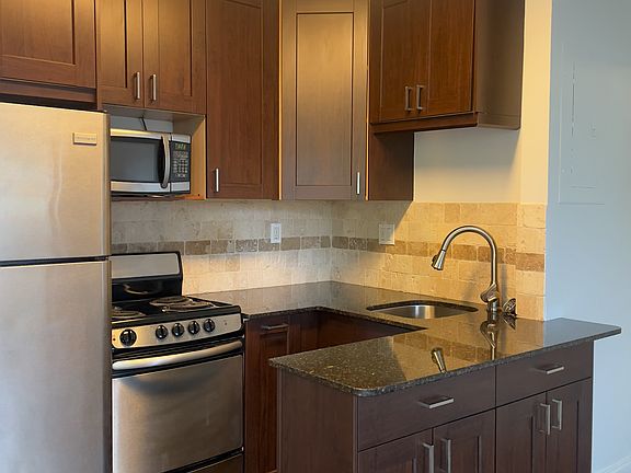 5th image of 413 SE 16th St APT 5
