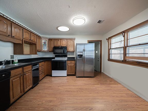 5th image of 1206 W Dallas St