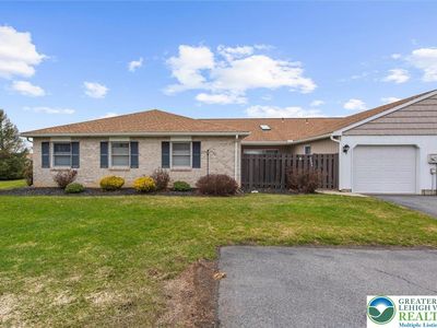 5692 Burning Tree Ln, Macungie, PA, 18062