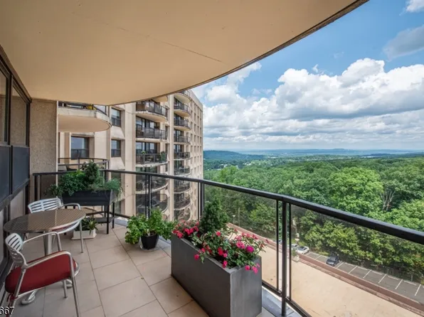 2 Claridge Dr #8HW, Verona Twp., NJ 07044