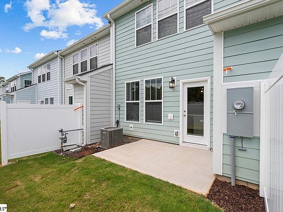 3rd image of 107 Cobden Ct