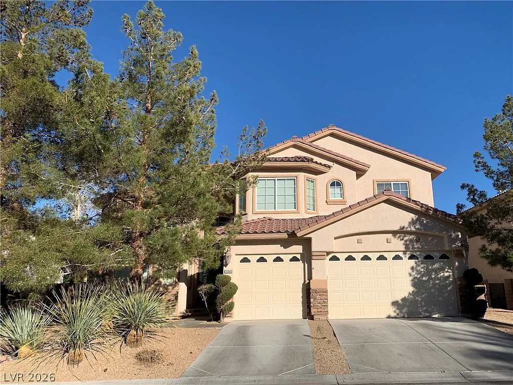 5 bed, 4.5 bath, 4364 sqft, $5,650 — Photo 3