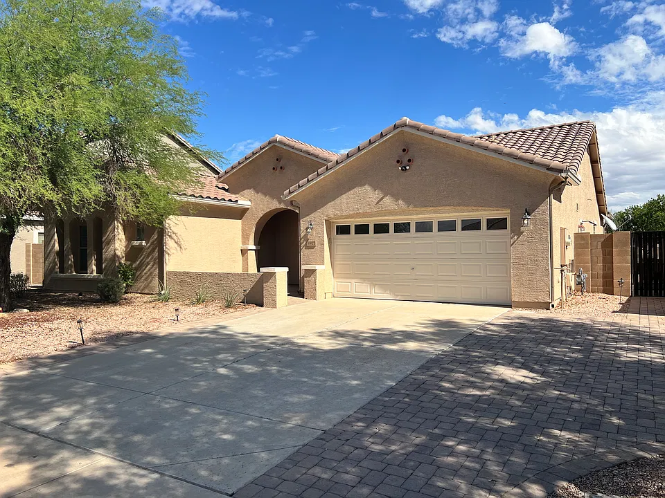5977 S Rockwell Ct