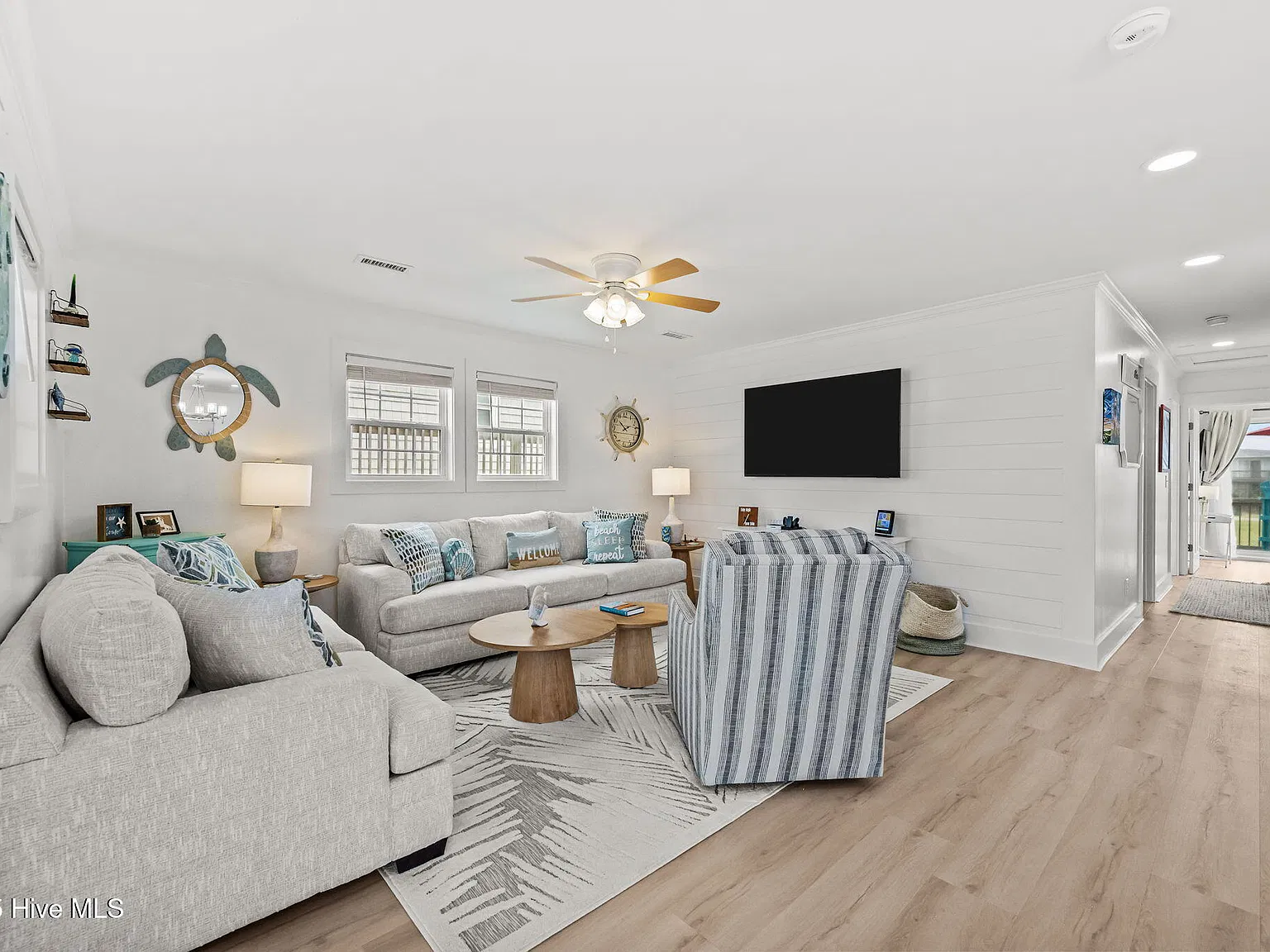 3 bed, 1.5 bath, 960 sqft, $2,750 — Photo 4