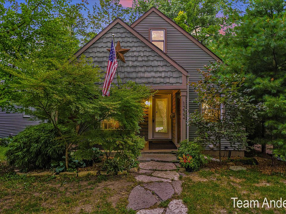 1st image of 1222 Gladstone Dr SE