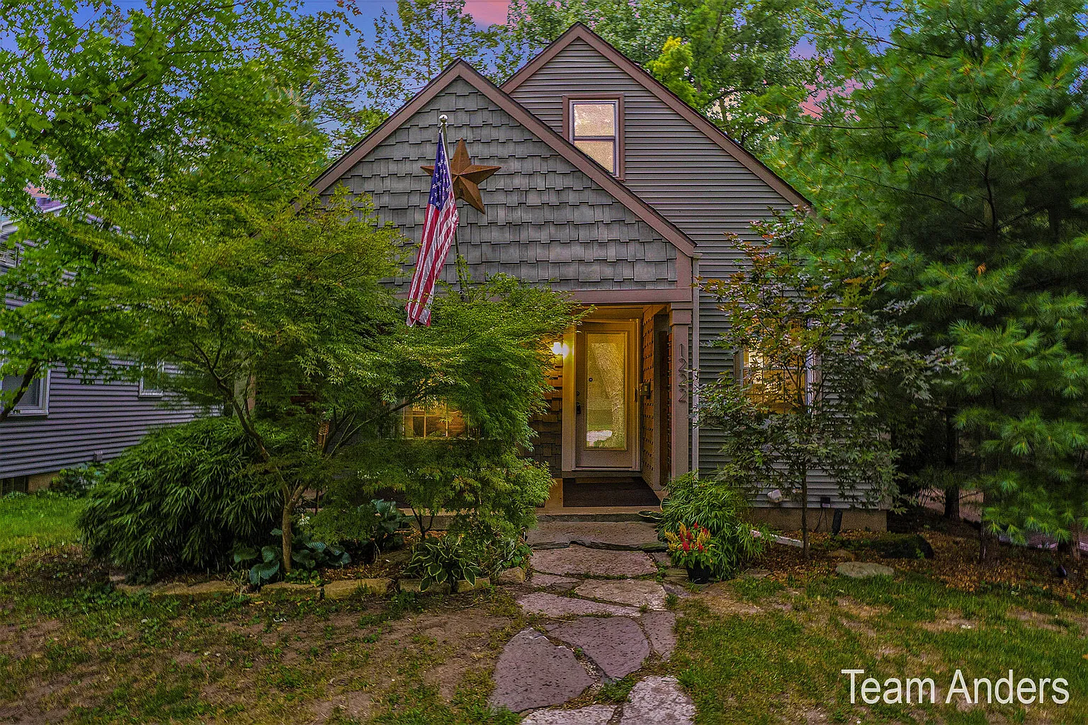1222 Gladstone Dr SE photo 1