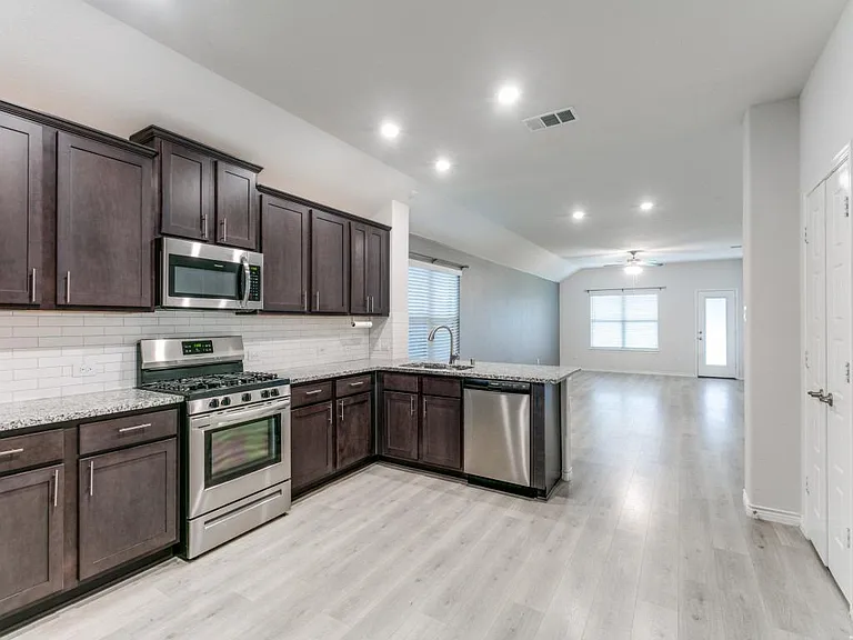4120 Spur Trail Dr — Photo 5
