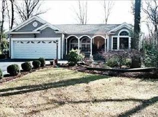 16 Springbriar Ln, Kings Park, NY 11754