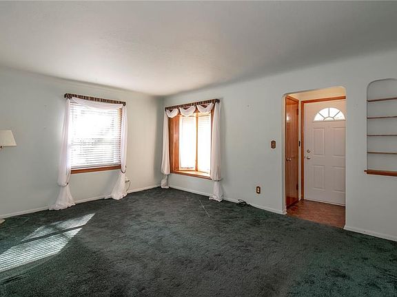 5th image of 162 Eastbrook Dr