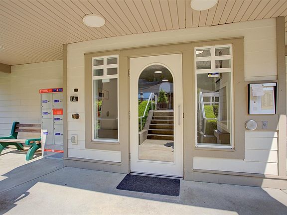 3rd image of 2777 Barry Rd #207