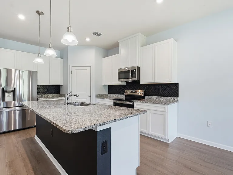 1210 Whispering Ln — Photo 3