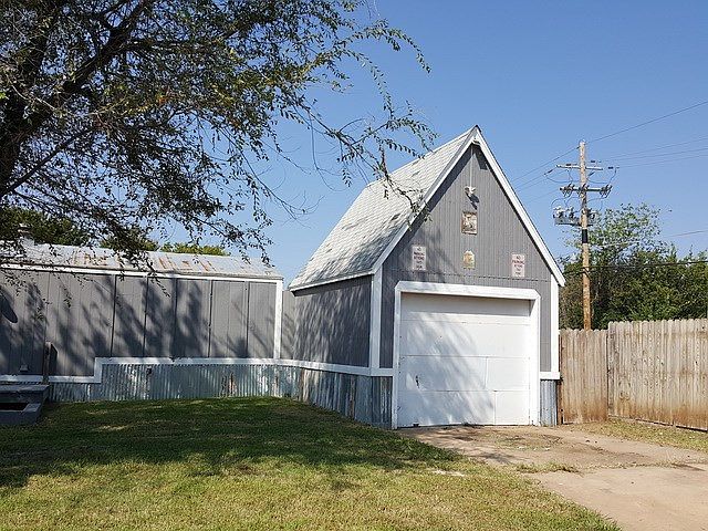2nd image of 2202 NW 12th St