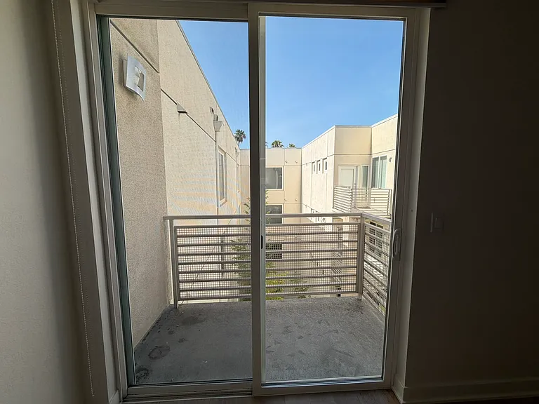436 S Virgil Ave #Penthouse 15 — Photo 17