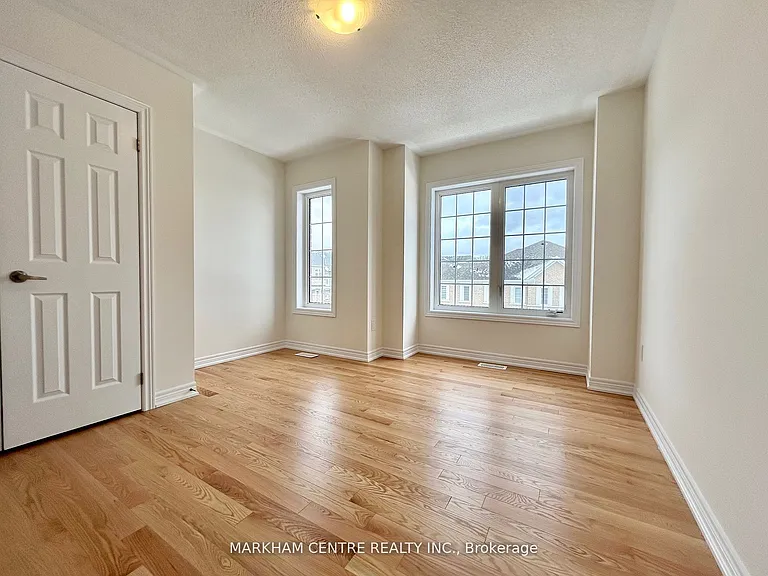 939 Crowsnest Holw — Photo 7