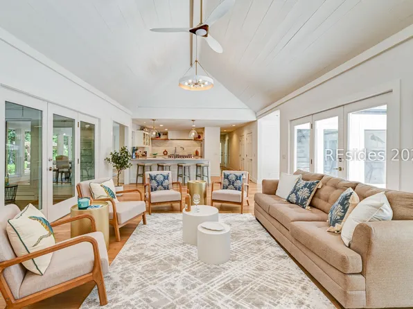 13 McIntosh Rd, Hilton Head Island, SC 29926