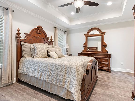 3rd image of 5475 University Gardens Dr