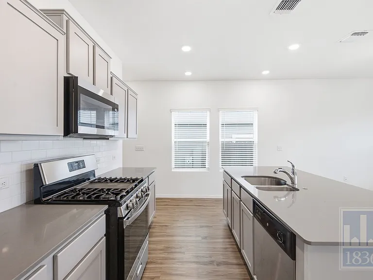 15213 Spruce Frost Cv #A — Photo 6