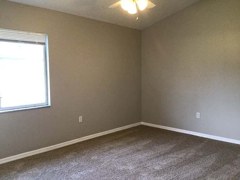 509 Hillcrest Dr — Photo 5