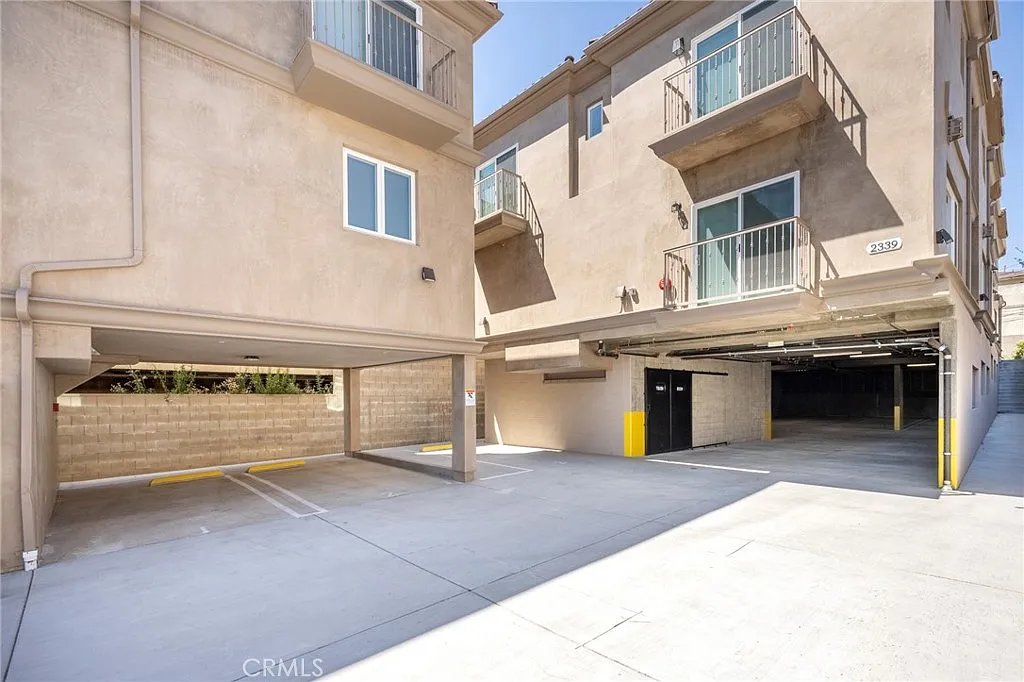 3 bed, 3.5 bath, 1609 sqft, $4,200 — Photo 3