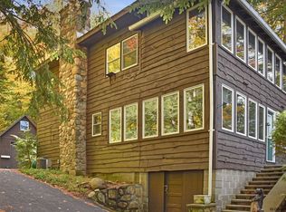 698 E Shore Dr, Adirondack, NY 12808