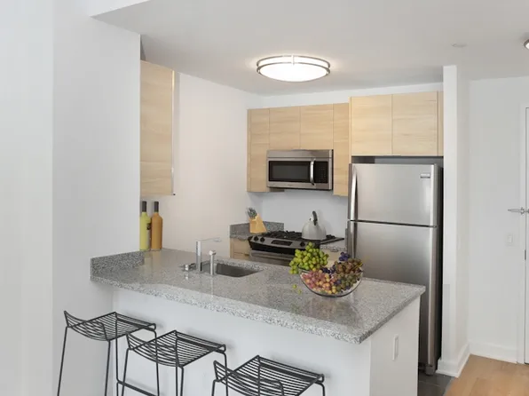 43-25 Hunter Street image 3 of 23