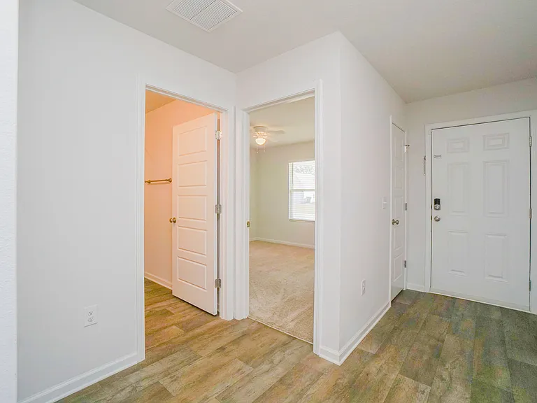 2379 Kirkwood Dr — Photo 7