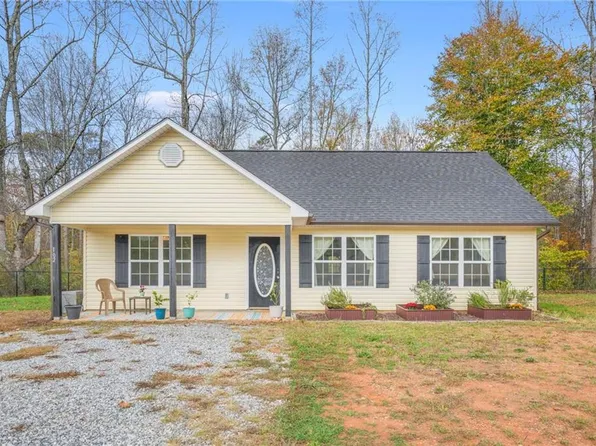 102 Pine Corner Dr, Dahlonega, GA 30533