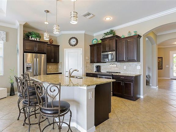 5th image of 10611 Carena Cir