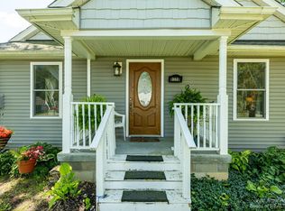 352 E Unadilla St, Pinckney, MI