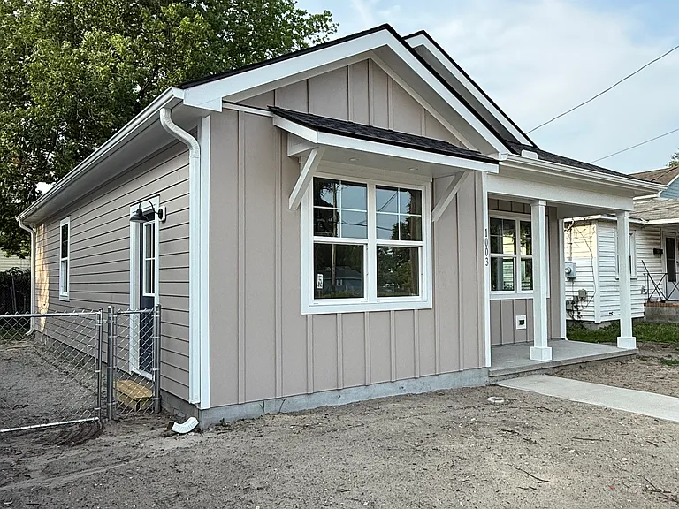 1003 Castle St — Photo 3