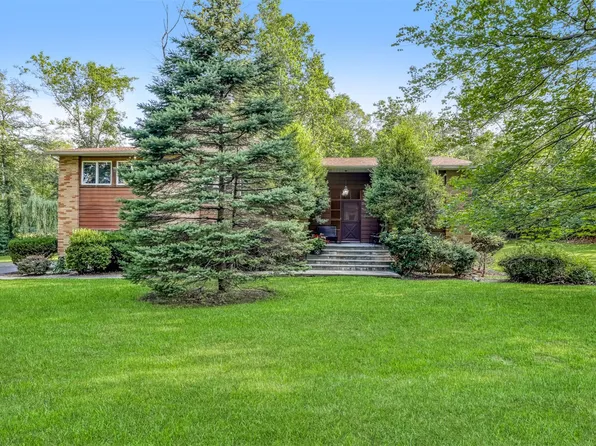 2 Olympia Lane, Monsey, NY 10952